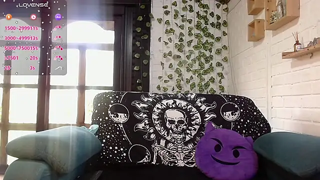 LiraSonnett online show from 10.16.25