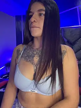 Snapshot of sofia_23x chatting on 11.24.25 sofia 23x online show from 11.24.25