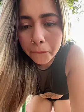 Snapshot of lunaxxx_69 chatting on 12.15.25 lunaxxx 69 online show from 12.15.25