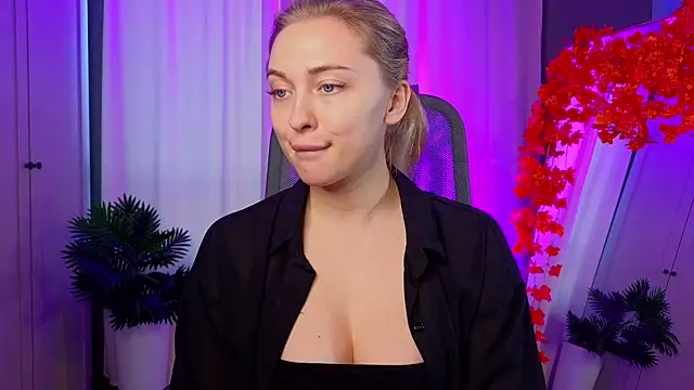 christie luv online show from 11.08.25