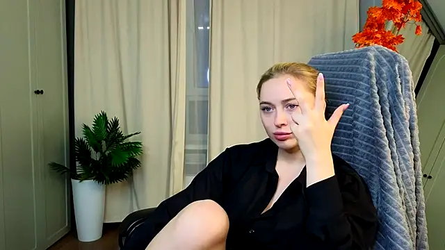 christie luv online show from 11.19.25