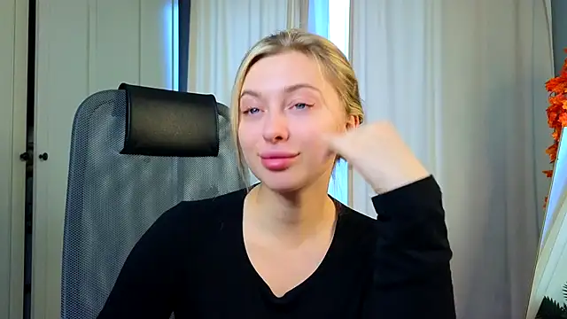 christie luv online show from 11.20.25