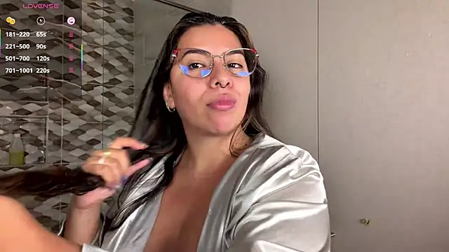 Snapshot of emilyy_cooperr chatting on 04.22.26 emilyy cooperr online show from 04.22.26