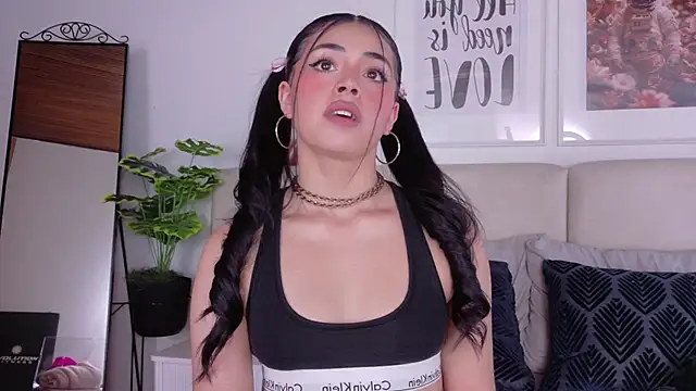 SaritaBratz online show from 02.25.26