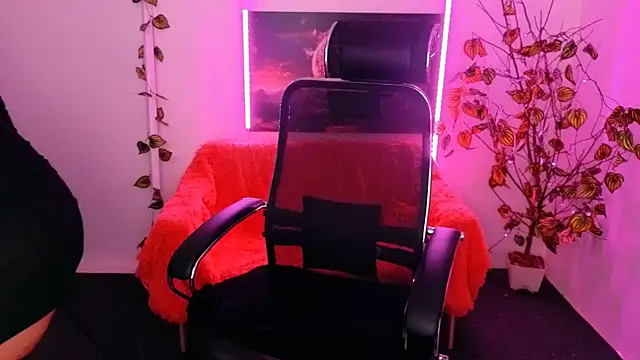 AnielaFox online show from 11.15.25