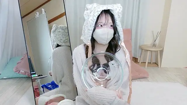 Snapshot of mami-pokoch chatting on 10.23.25 mami-pokoch online show from 10.23.25