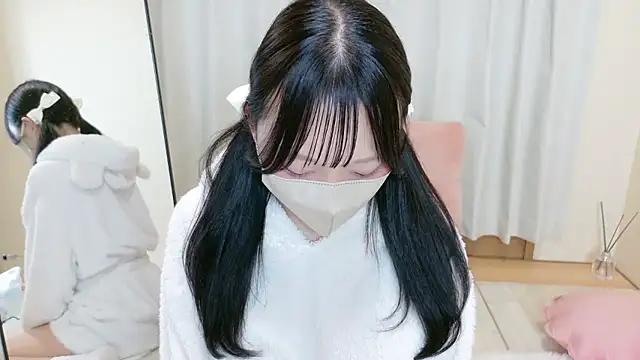 Snapshot of mami-pokoch chatting on 11.13.25 mami-pokoch online show from 11.13.25