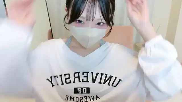 Snapshot of mami-pokoch chatting on 11.28.25 mami-pokoch online show from 11.28.25