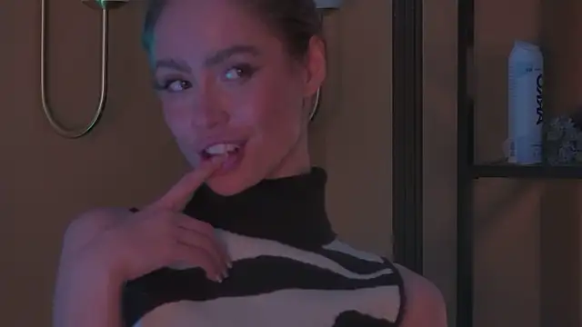 Amanda River online show from 11.13.25