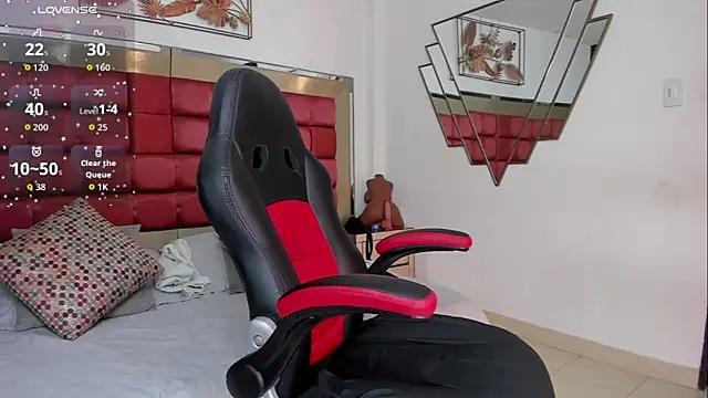 SaskiaGrendel online show from 10.28.25