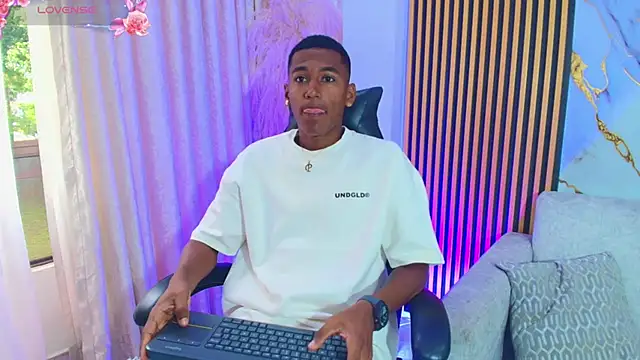 Snapshot of LexiAndDeker chatting on 10.10.25 LexiAndDeker online show from 10.10.25