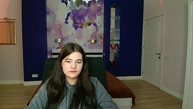 Snapshot of ElinaMils chatting on 03.04.25 ElinaMils online show from 03.04.25