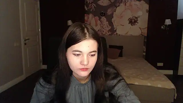 Snapshot of ElinaMils chatting on 03.05.25 ElinaMils online show from 03.05.25