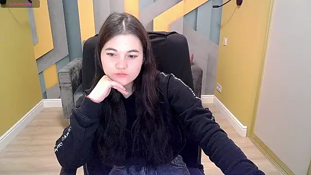 Snapshot of ElinaMils chatting on 03.07.25 ElinaMils online show from 03.07.25