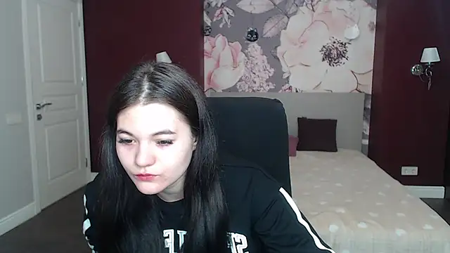 Snapshot of ElinaMils chatting on 03.12.25 ElinaMils online show from 03.12.25