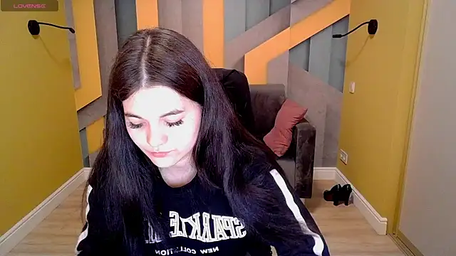 Snapshot of ElinaMils chatting on 03.13.25 ElinaMils online show from 03.13.25