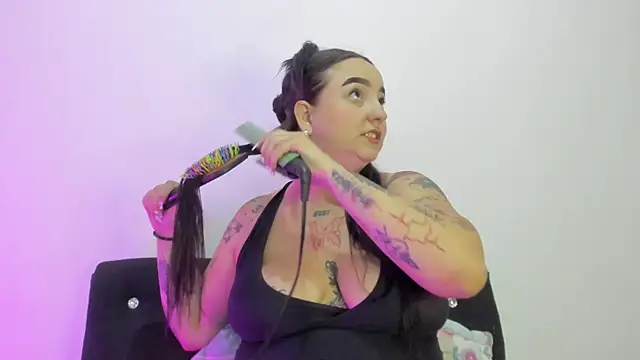 Snapshot of Celestte chatting on 09.29.25 Celestte online show from 09.29.25