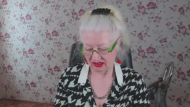 Snapshot of Maya_Mayflower chatting on 03.02.26 Maya Mayflower online show from 03.02.26