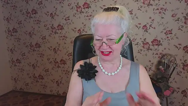 Snapshot of Maya_Mayflower chatting on 03.09.26 Maya Mayflower online show from 03.09.26