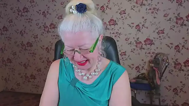 Snapshot of Maya_Mayflower chatting on 03.10.26 Maya Mayflower online show from 03.10.26