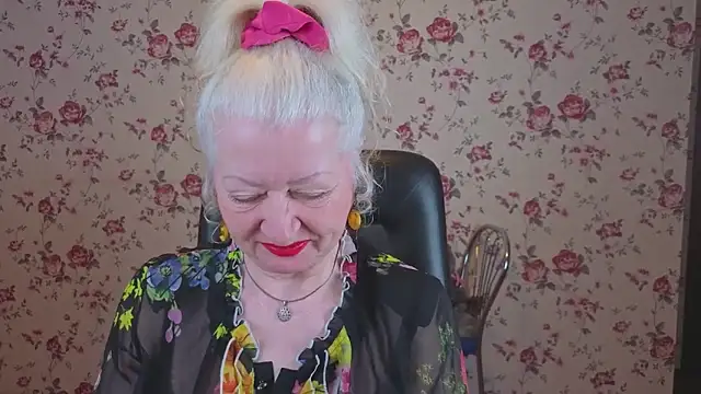 Snapshot of Maya_Mayflower chatting on 04.04.26 Maya Mayflower online show from 04.04.26