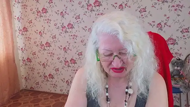 Snapshot of Maya_Mayflower chatting on 04.06.26 Maya Mayflower online show from 04.06.26