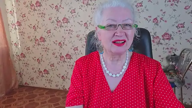 Snapshot of Maya_Mayflower chatting on 04.07.26 Maya Mayflower online show from 04.07.26