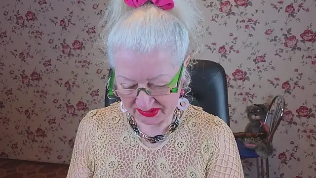 Snapshot of Maya_Mayflower chatting on 04.09.26 Maya Mayflower online show from 04.09.26