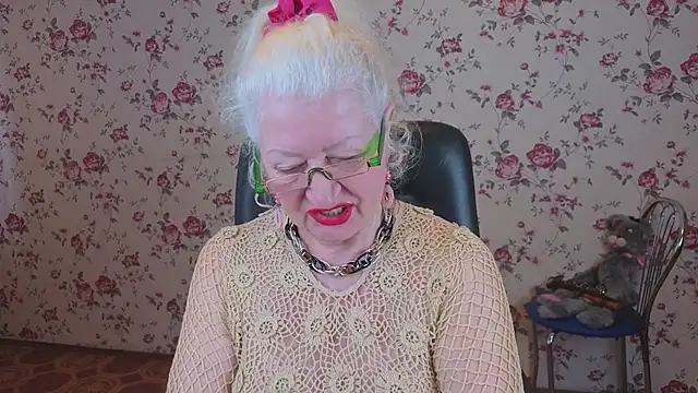 Snapshot of Maya_Mayflower chatting on 04.09.26 Maya Mayflower online show from 04.09.26