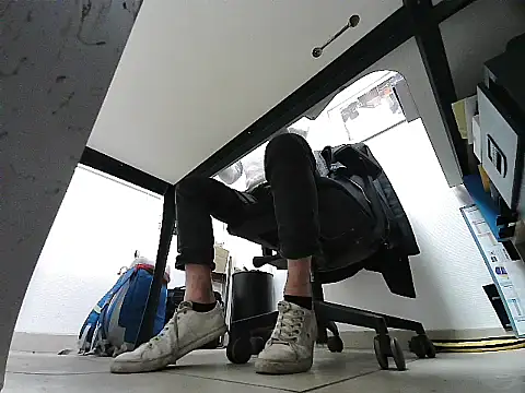 Snapshot of GM51-1988 chatting on 10.28.25 GM51-1988 online show from 10.28.25