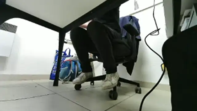 Snapshot of GM51-1988 chatting on 11.04.25 GM51-1988 online show from 11.04.25