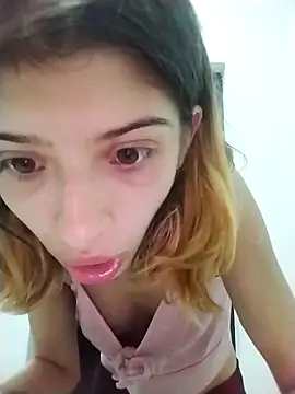 Snapshot of KratosAfroditacs chatting on 11.04.25 KratosAfroditacs online show from 11.04.25