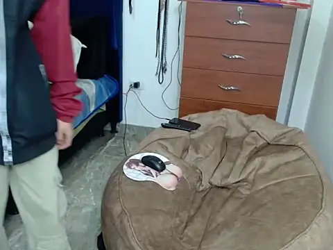 Snapshot of KratosAfroditacs chatting on 11.28.25 KratosAfroditacs online show from 11.28.25