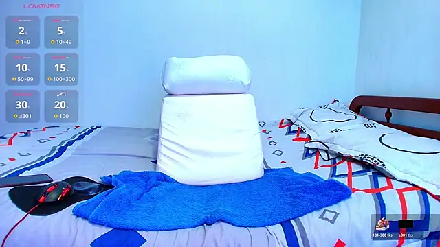 Snapshot of Kal_El_8 chatting on 10.30.25 Kal El 8 online show from 10.30.25