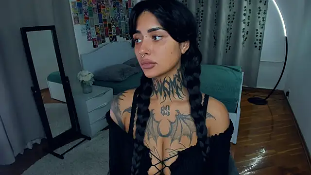 CharimgSabrina online show from 10.05.25