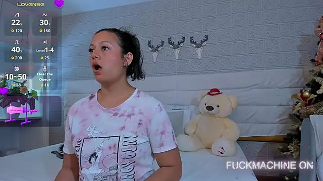 LeilaHiuston online show from 11.17.25