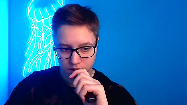 Bella Swannn online show from 03.11.25