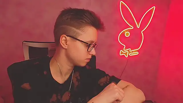 Bella Swannn online show from 03.12.25