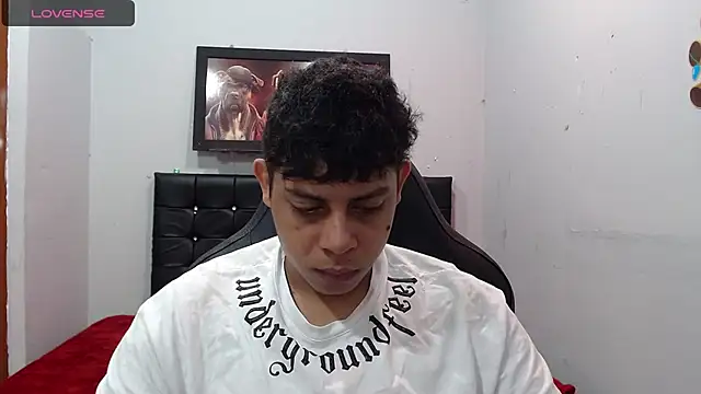 Snapshot of Alejandroo_22 chatting on 03.12.25 Alejandroo 22 online show from 03.12.25