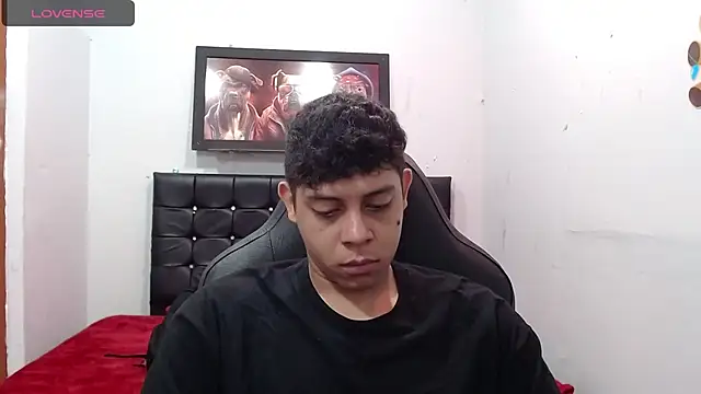 Snapshot of Alejandroo_22 chatting on 03.13.25 Alejandroo 22 online show from 03.13.25