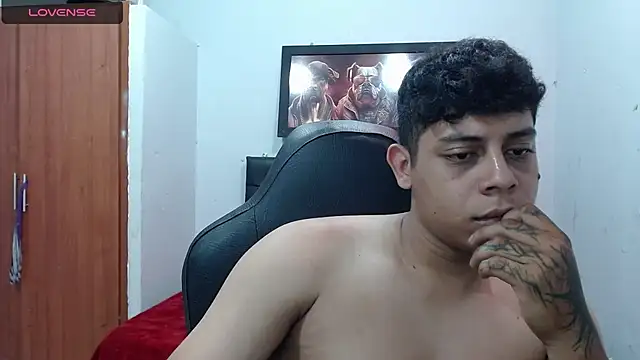 Snapshot of Alejandroo_22 chatting on 03.13.25 Alejandroo 22 online show from 03.13.25