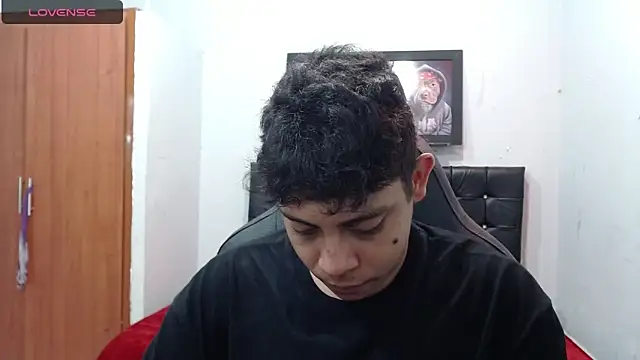 Snapshot of Alejandroo_22 chatting on 03.15.25 Alejandroo 22 online show from 03.15.25