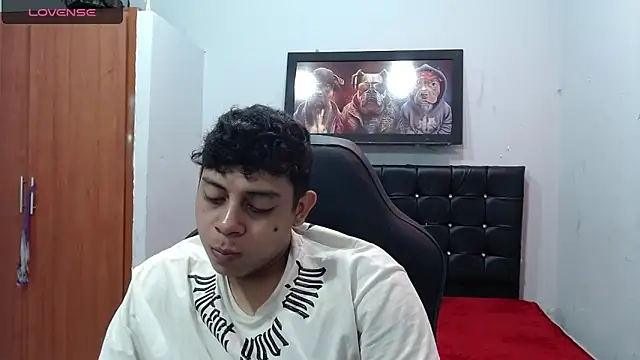 Snapshot of Alejandroo_22 chatting on 03.17.25 Alejandroo 22 online show from 03.17.25