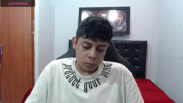 Snapshot of Alejandroo_22 chatting on 03.17.25 Alejandroo 22 online show from 03.17.25