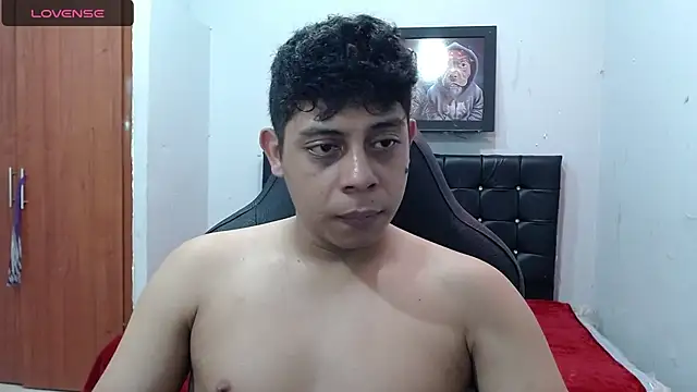 Snapshot of Alejandroo_22 chatting on 03.19.25 Alejandroo 22 online show from 03.19.25