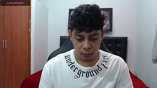 Snapshot of Alejandroo_22 chatting on 03.20.25 Alejandroo 22 online show from 03.20.25