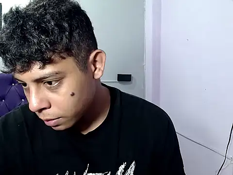 Snapshot of Alejandroo_22 chatting on 09.11.25 Alejandroo 22 online show from 09.11.25