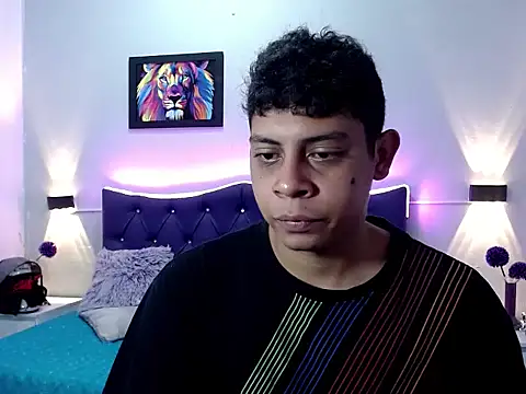 Snapshot of Alejandroo_22 chatting on 09.17.25 Alejandroo 22 online show from 09.17.25