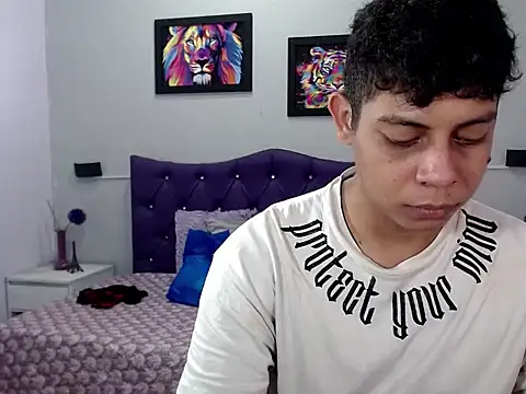 Snapshot of Alejandroo_22 chatting on 09.22.25 Alejandroo 22 online show from 09.22.25