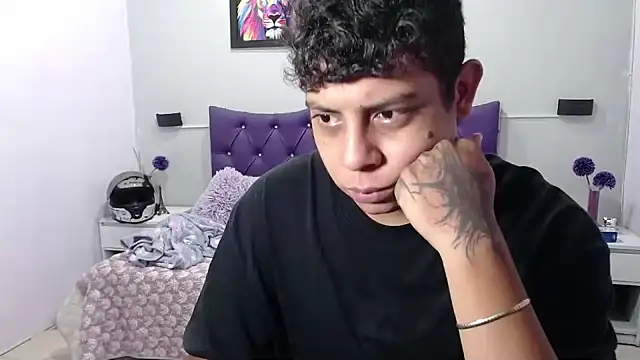 Snapshot of Alejandroo_22 chatting on 10.08.25 Alejandroo 22 online show from 10.08.25